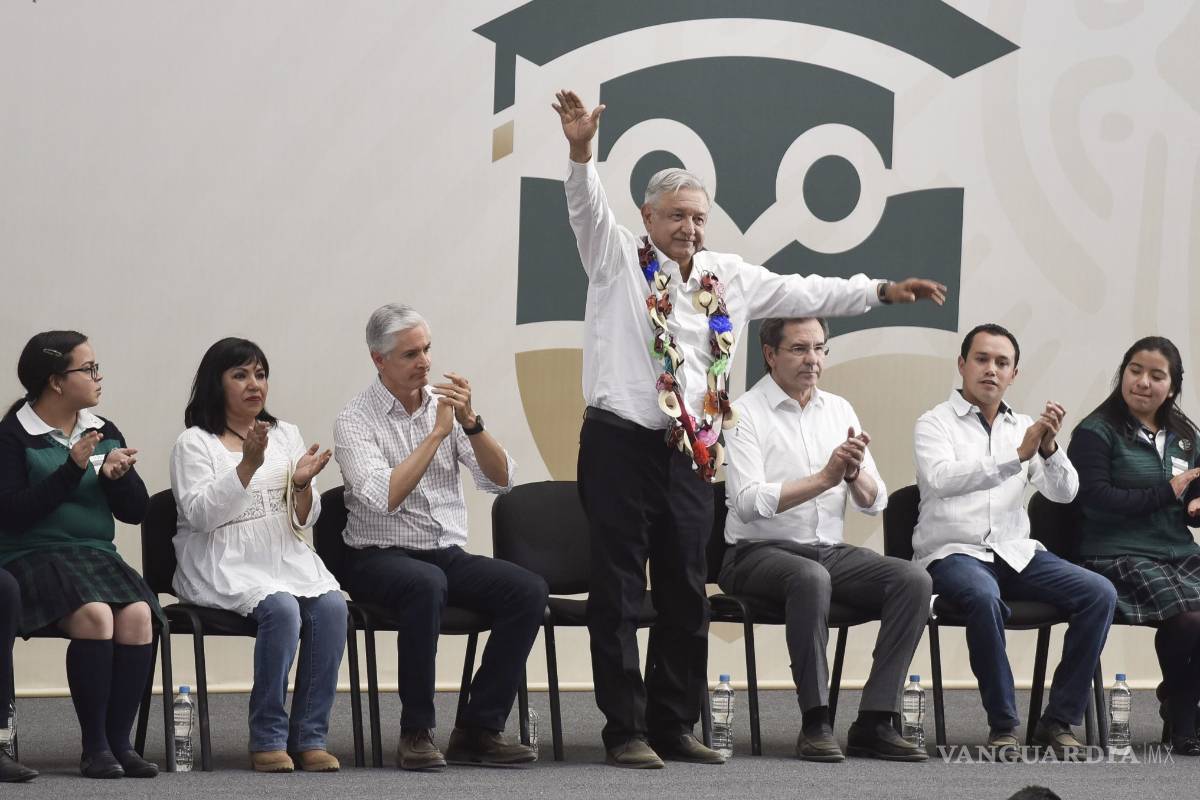 Disminuye huachicoleo a 40 pipas al día… de las 800 que se robaban: AMLO