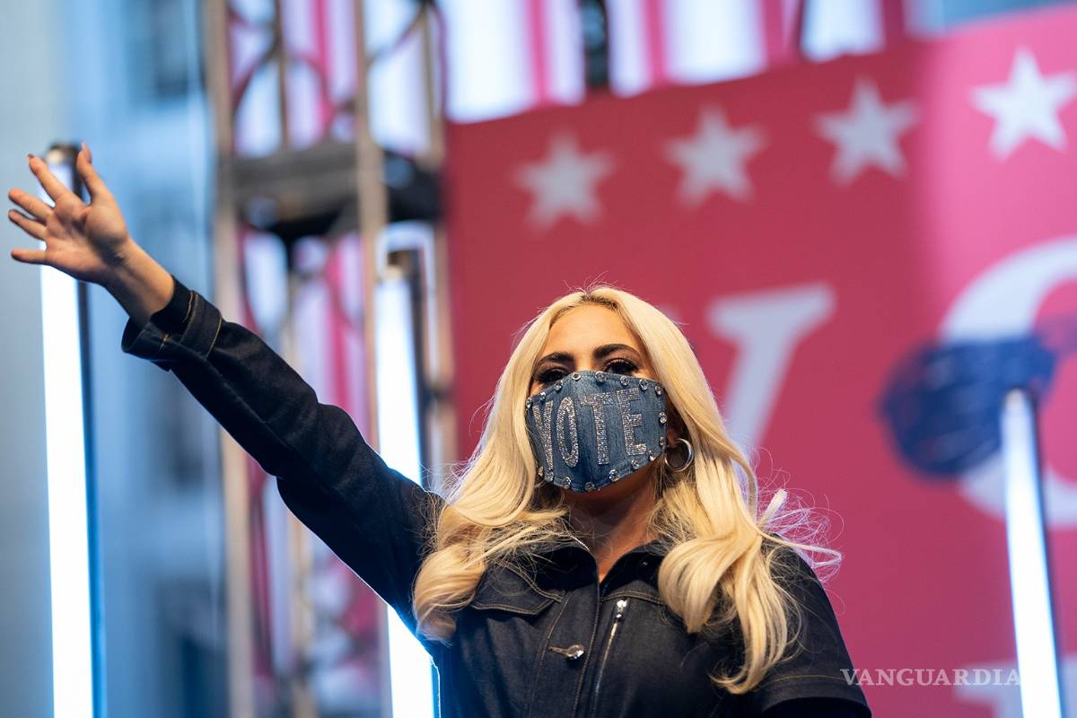 Lady Gaga pide a Donald Trump 'hacer su parte'