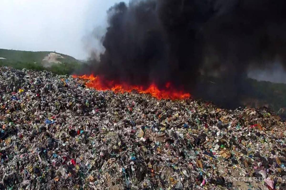 Arde basurero municipal de Pesquería, Nuevo León