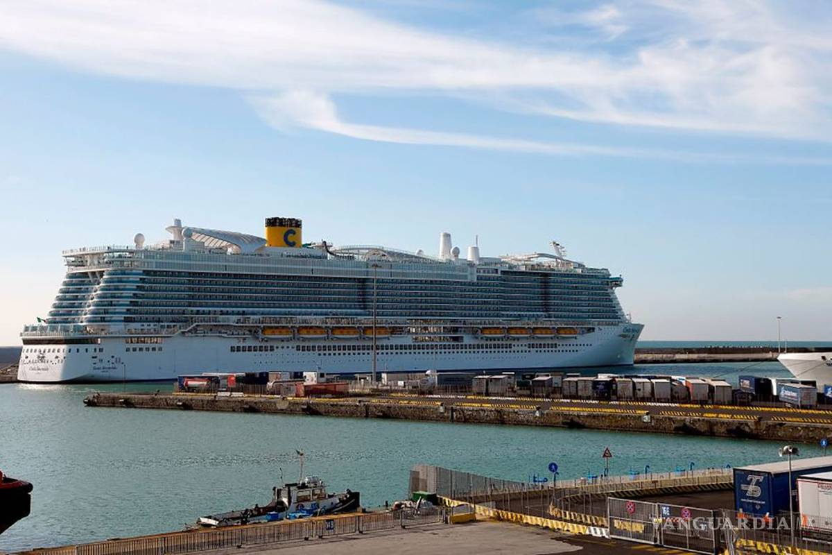 Italia bloquea a 6 mil pasajeros en crucero por posibles casos de coronavirus
