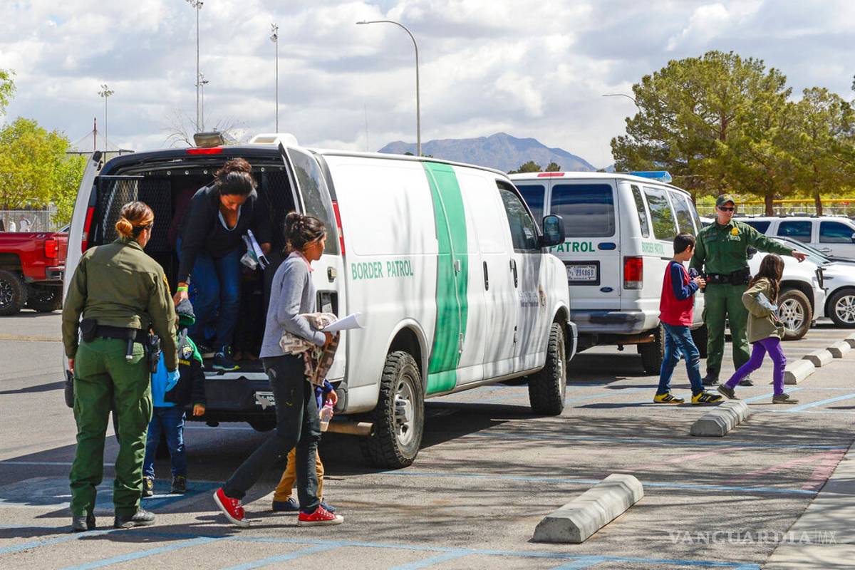 Libera Estados Unidos a casi 700 inmigrantes por temores de COVID-19