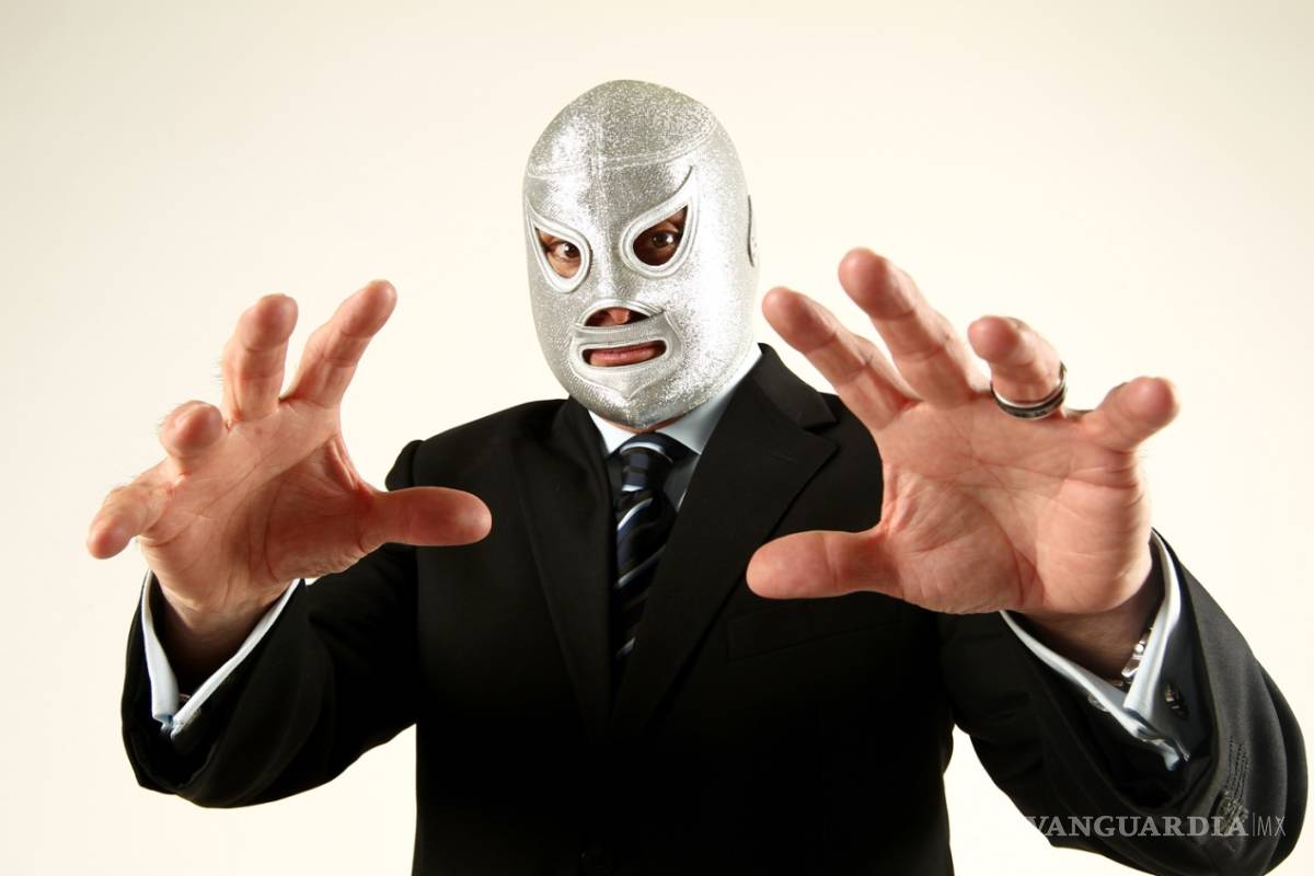 El Hijo del Santo pasa de luchador a dramaturgo