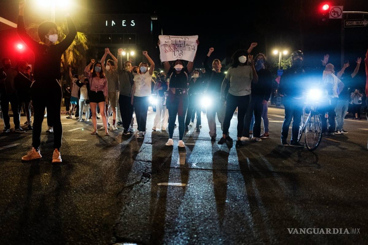 $!Violentas protestas y saqueos en Minneapolis por la muerte de George Floyd por abuso policial (fotos)