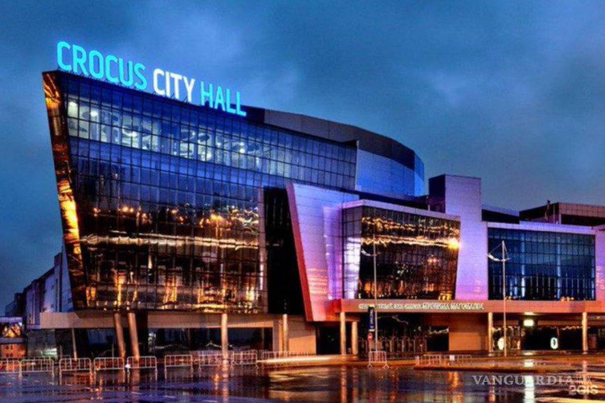 Suman 133 muertos tras tiroteo y explosión en Crocus City Hall de Moscú