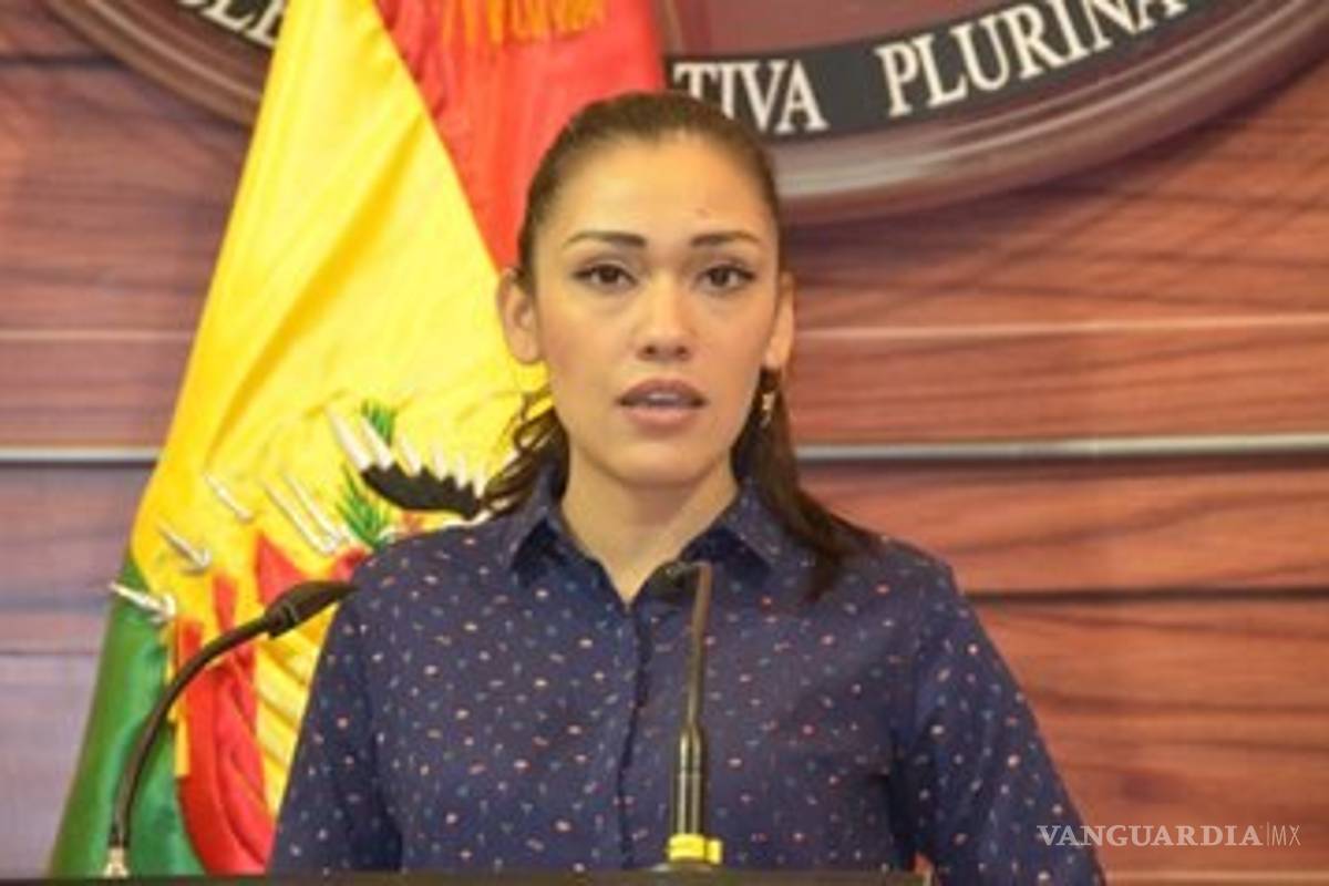 Reaparece Adriana Salvatierra, presidenta del Senado de Bolivia, reclama suceder a Evo Morales