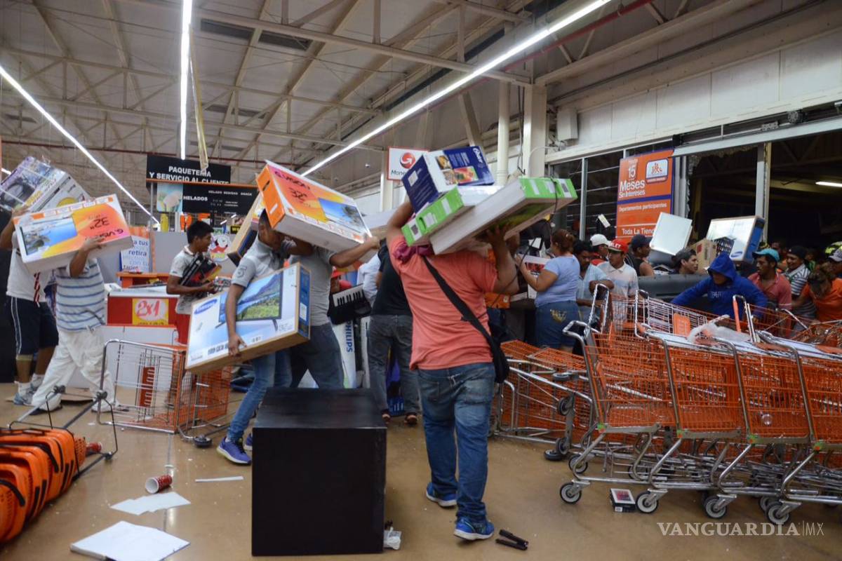 $!Saqueos en Veracruz tras protestas por el gasolinazo (Fotos)