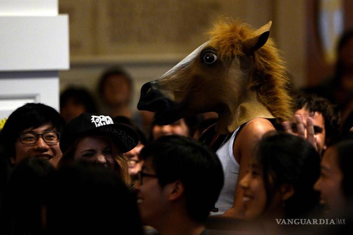 Psy entusiasma a los estudiantes de Harvard