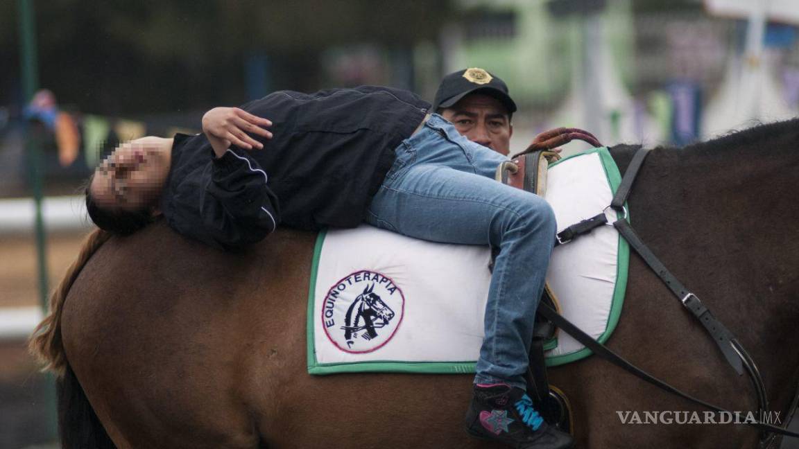 $!Menores con discapacidad recibiendo terapia de equinoterapia.