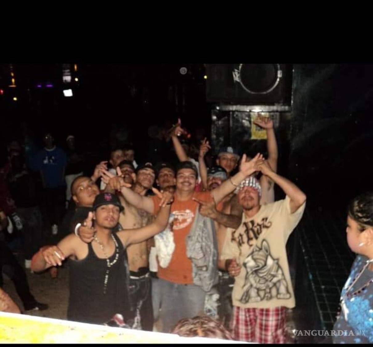 $!Los vigilantes controlaban a qué hora se iba cada pandilla para que no se cruzaran en el camino. Llegaron a encaminar a cada grupo para su rumbo, para cuidar que no se toparan con algún rival.