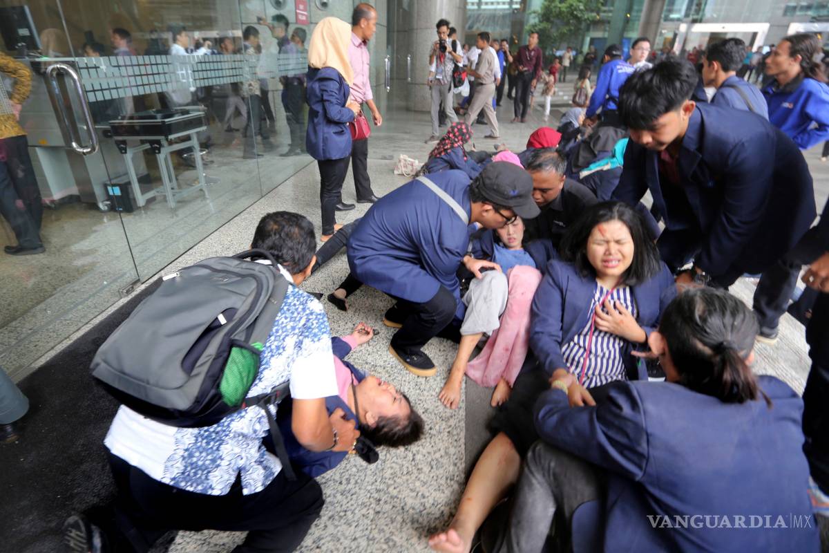 Derrumbe en la Bolsa de Valores de Yakarta deja 72 heridos