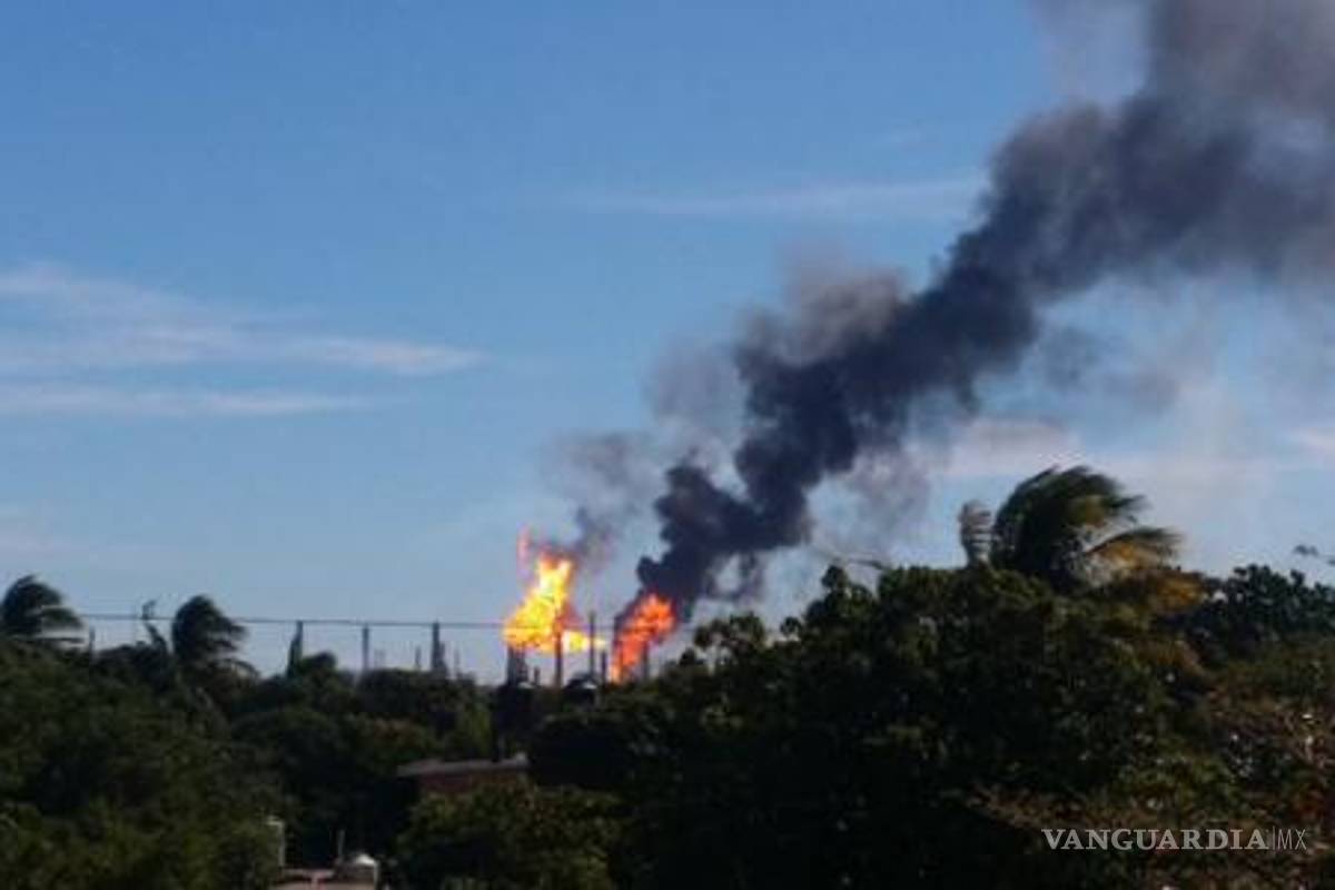 Dan de alta a trabajadores lesionados tras incendio en Pemex