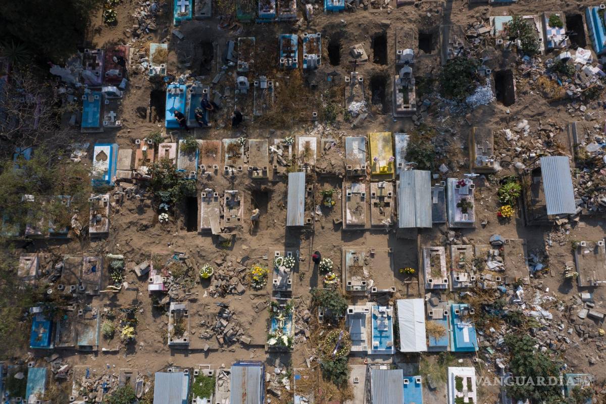 Afronta México una posible tercera oleada de COVID: 500 mil muertos, la cifra real en México