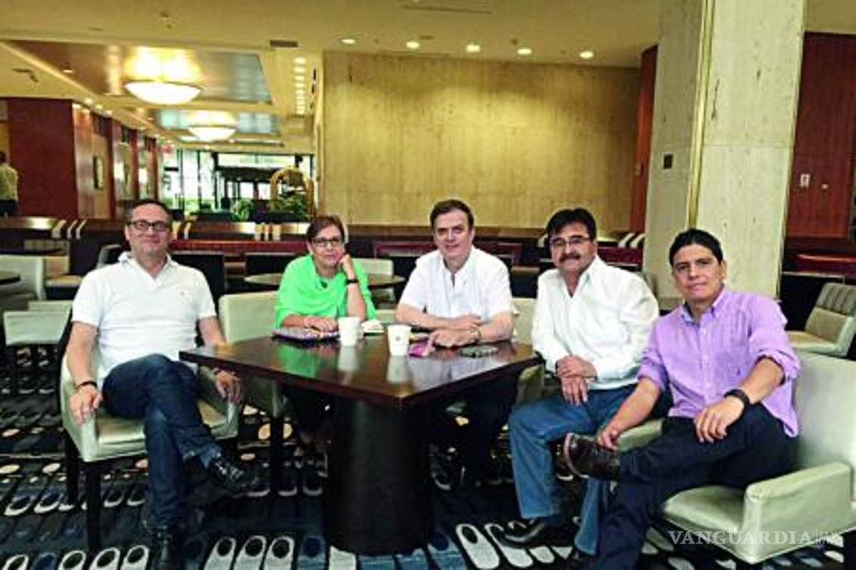 Ebrard promueve el voto para Hillary en Estados Unidos y hace lobbying a AMLO