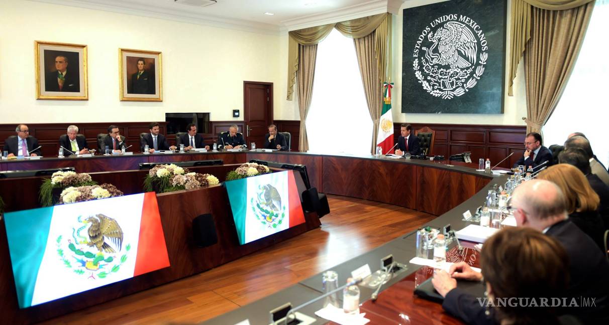 $!Peña Nieto y gabinete revisan lineamientos para entrega de administración