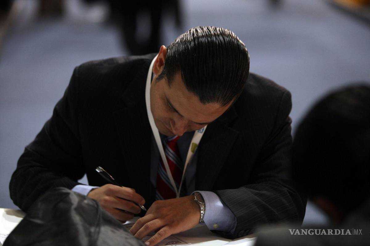 Un 76% de trabajadores buscan otras oportunidades laborales mientras mantienen su empleo actual