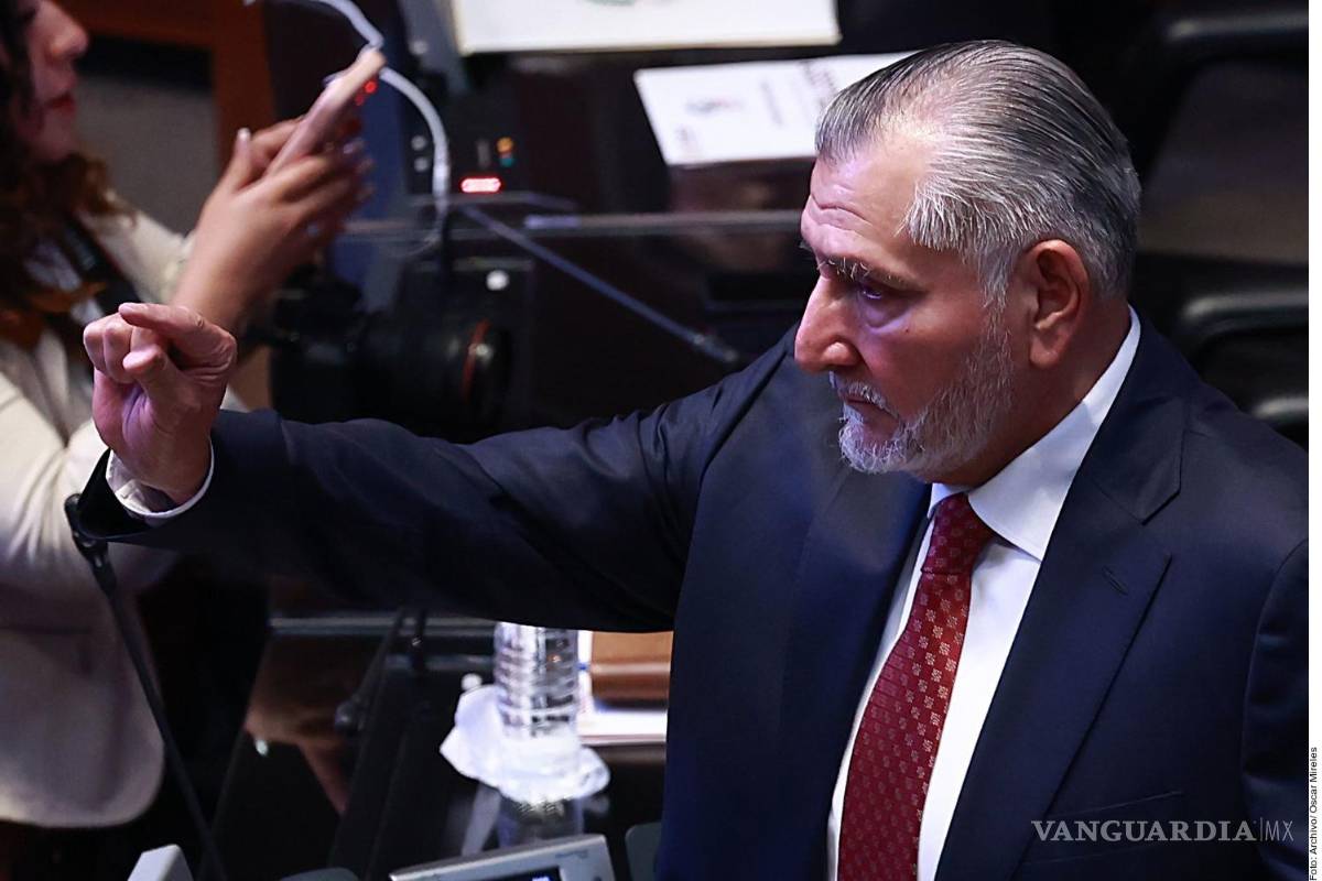 $!El morenista Adán Augusto López elevó en un 11 mil por ciento, en 2025, el monto de recursos de una partida en el Senado de la República que maneja a discreción.