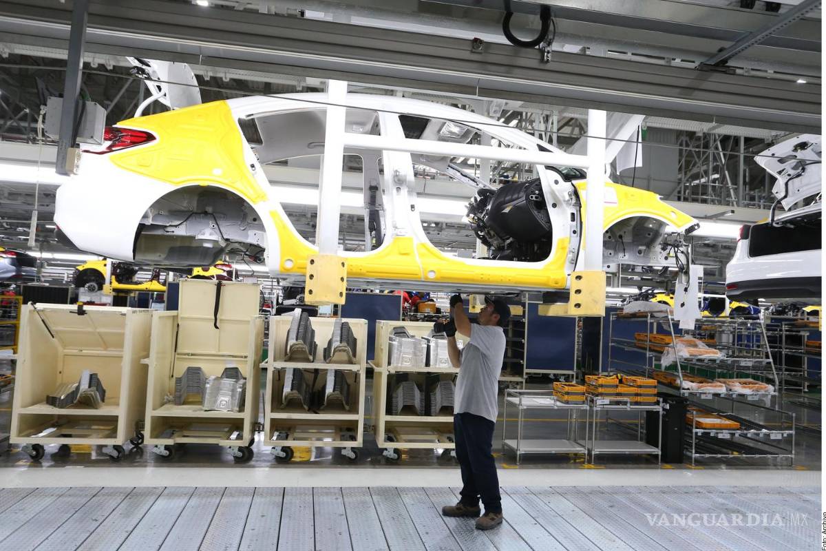 Inventario de autos padece un déficit de 10 mil 356 unidades