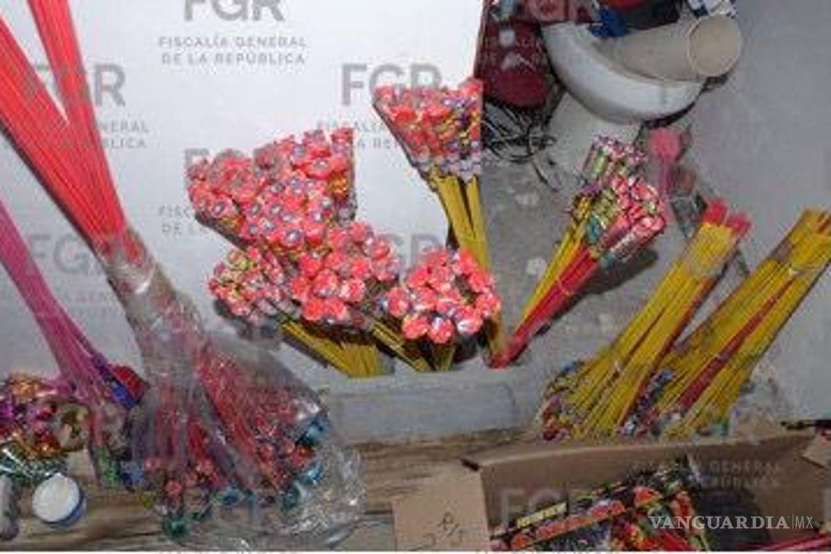 FGR asegura 347 kilos de pirotecnia en cateo a un inmueble, en Nuevo León