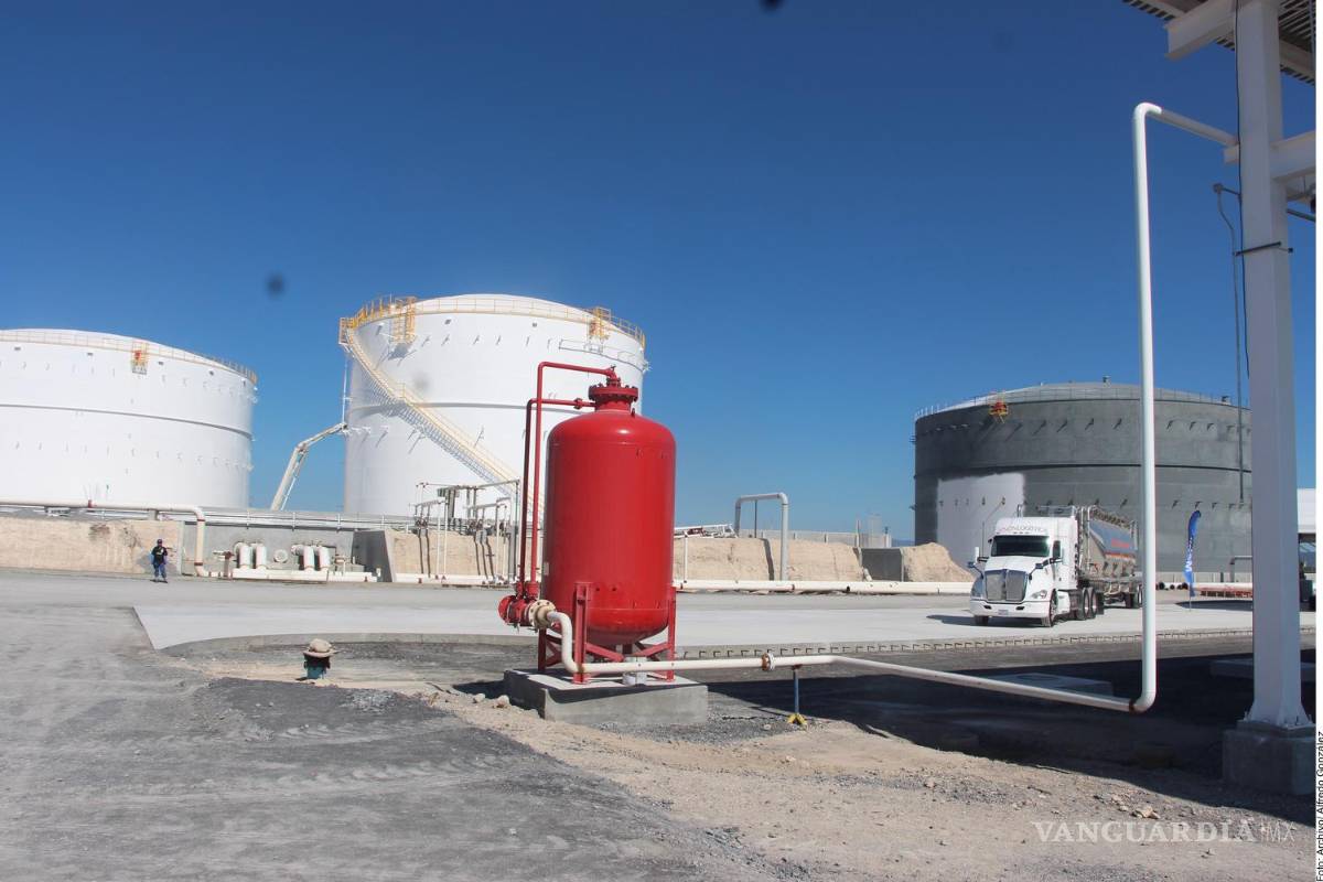 Alistan en aduanas 14 laboratorios contra huachicol fiscal