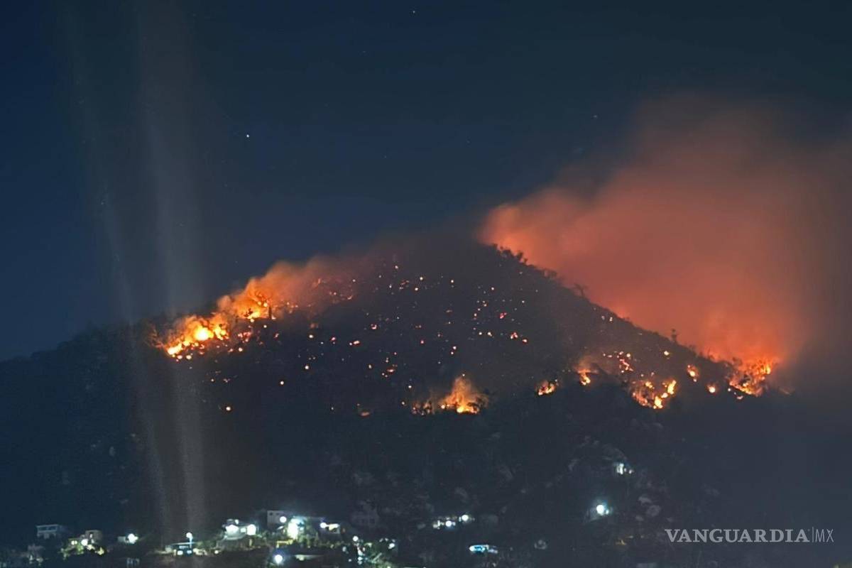 Acapulco sufre incendio en parte alta del puerto