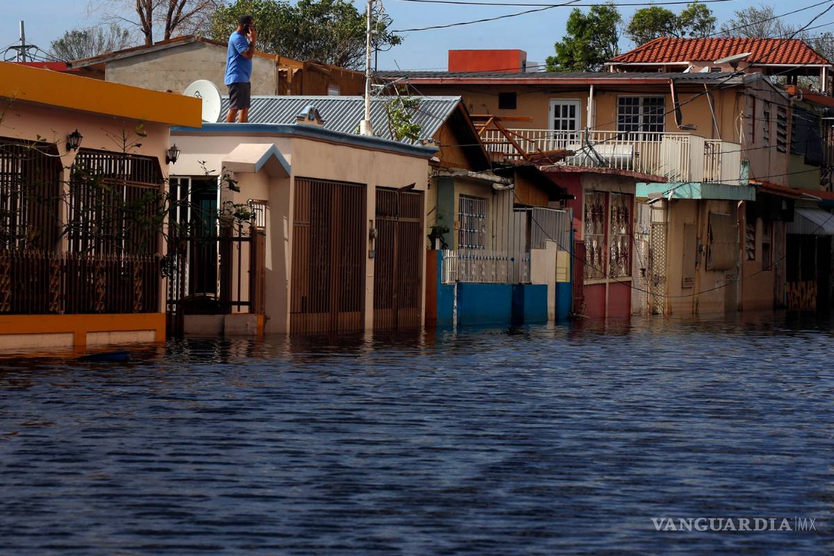 Empieza a escasear el dinero en un Puerto Rico devastado