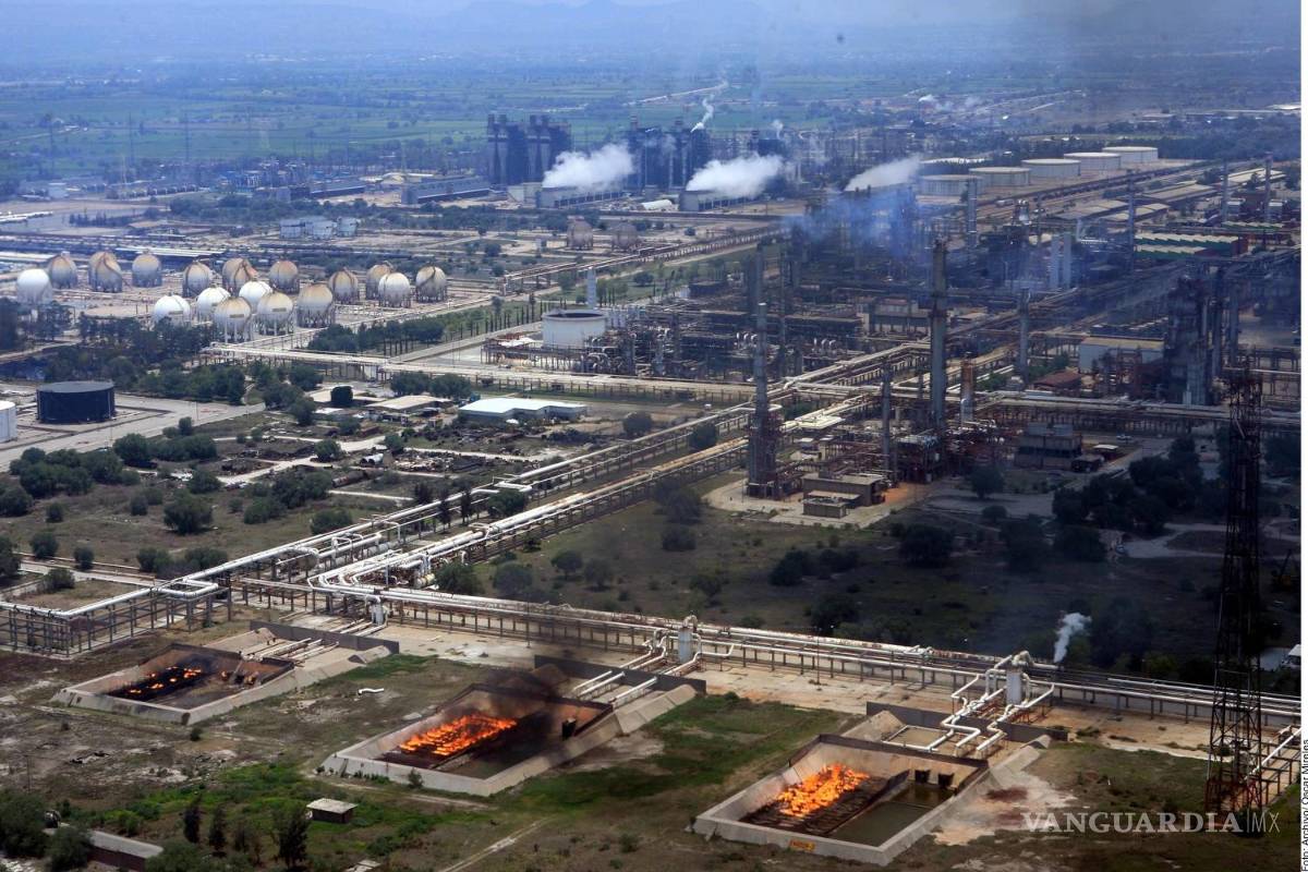 Cae producción de petróleo 7% en mayo con un millón 564 mil barriles diarios