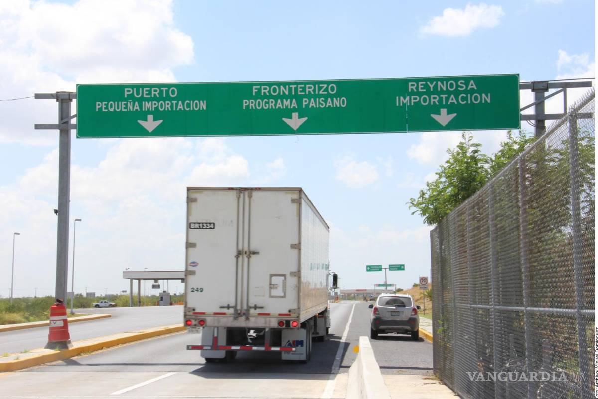 Detienen más de mil 300 camiones de carga en frontera de México y EU