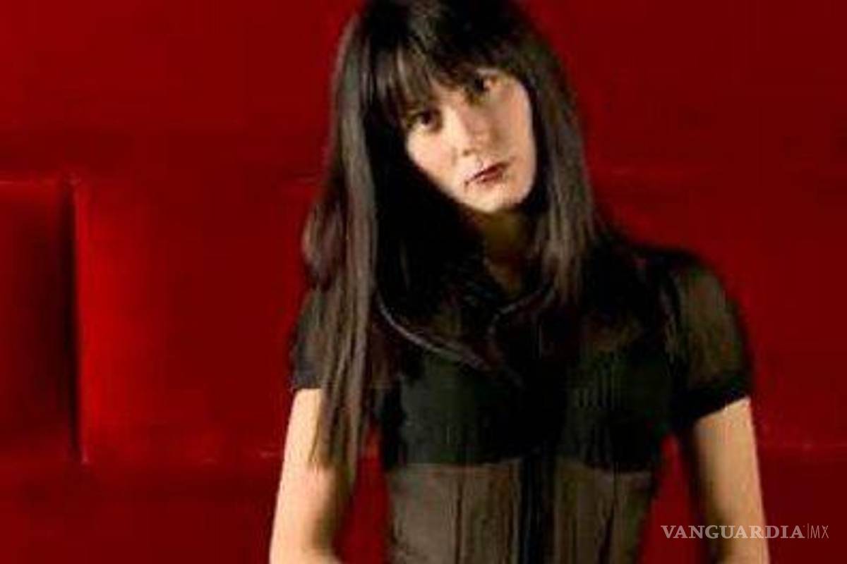 Escritora Wendy Guerra reta a AMLO a vivir 15 días en Cuba; ‘no tendrá derecho a expresarse’, le advierte