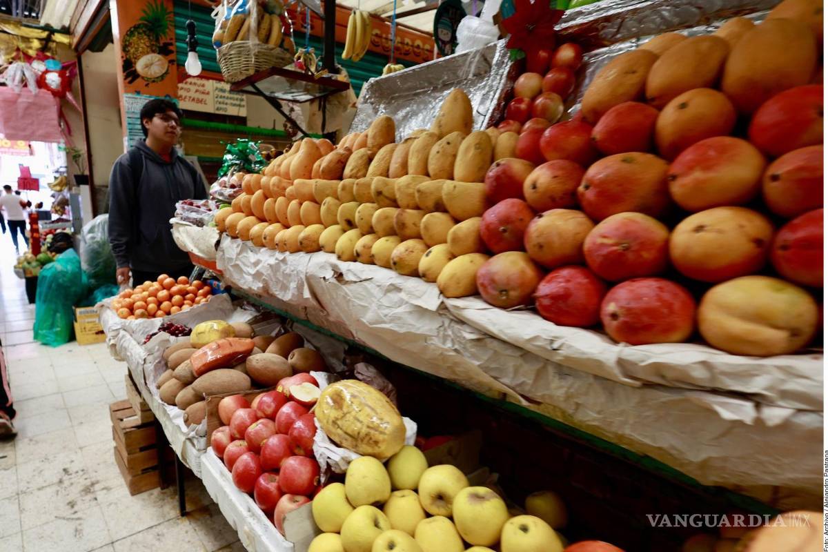 Especialistas afirman que se dificultará meta de Sheinbaum de comprar 2.5 canastas básicas con salario mínimo