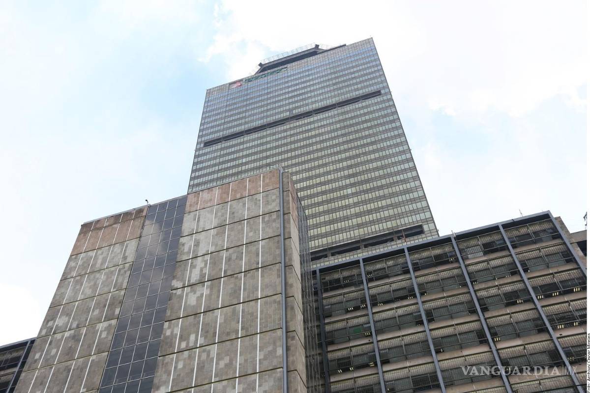 ‘Coyotes’ obtienen pago de adeudos de Pemex mediante sobornos a empleados