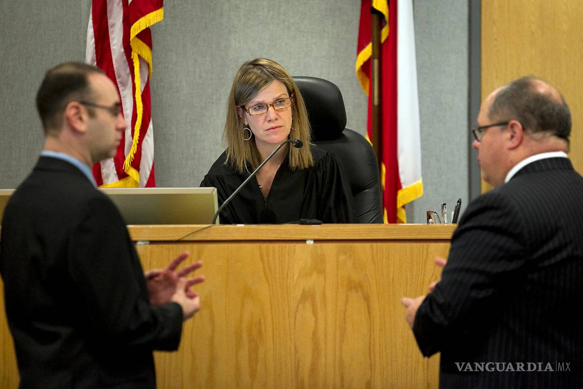 Jueza de Texas sobrevive a atentado a balazos