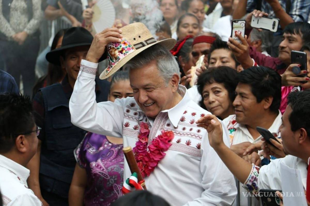 López Obrador asegura en Oaxaca que bajará IVA e ISR