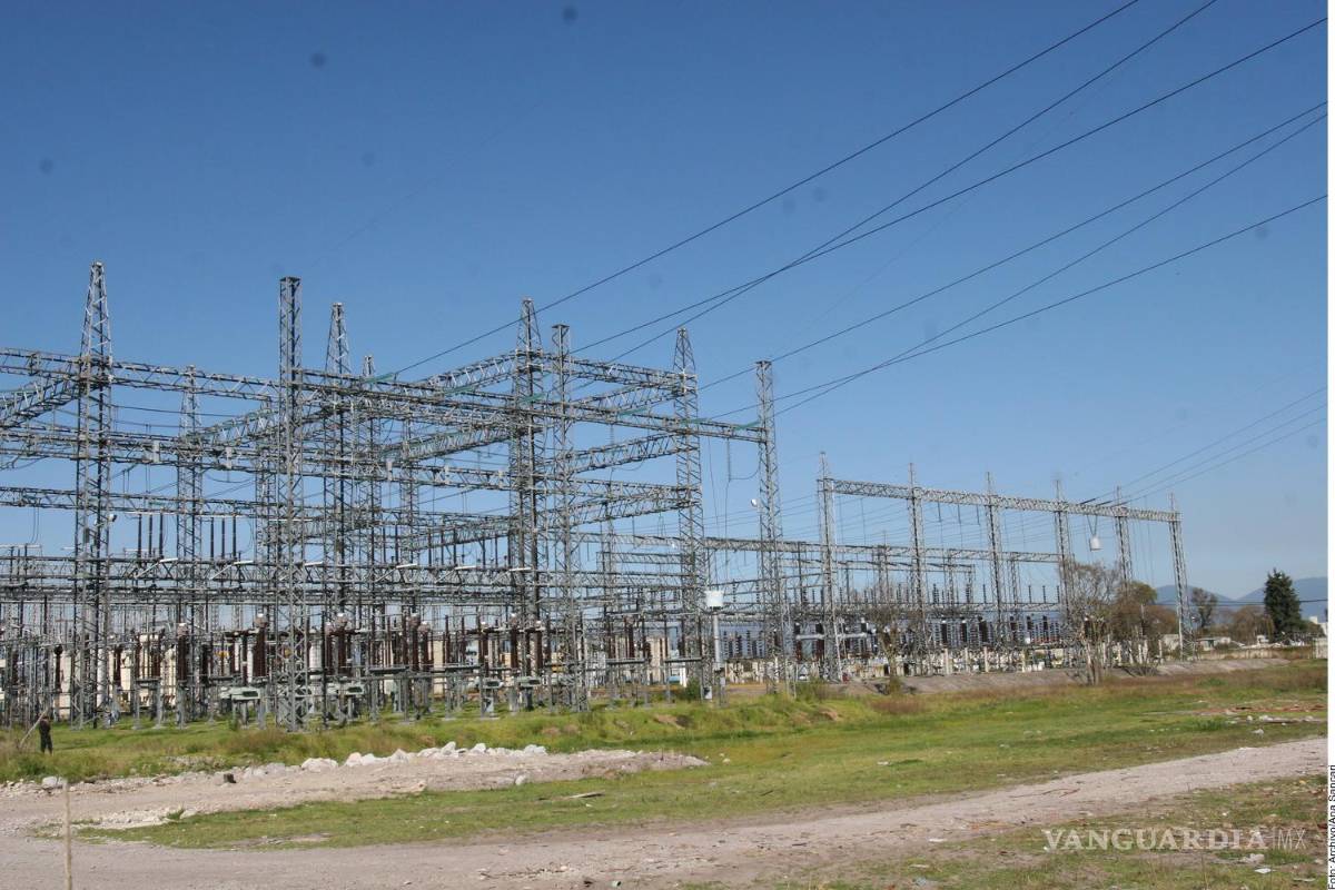 Ordenan a AMLO y Sener dejar de aplicar reforma eléctrica