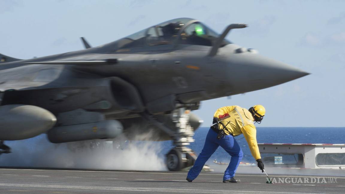 Aviones franceses bombardean dos enclaves del EI en Irak