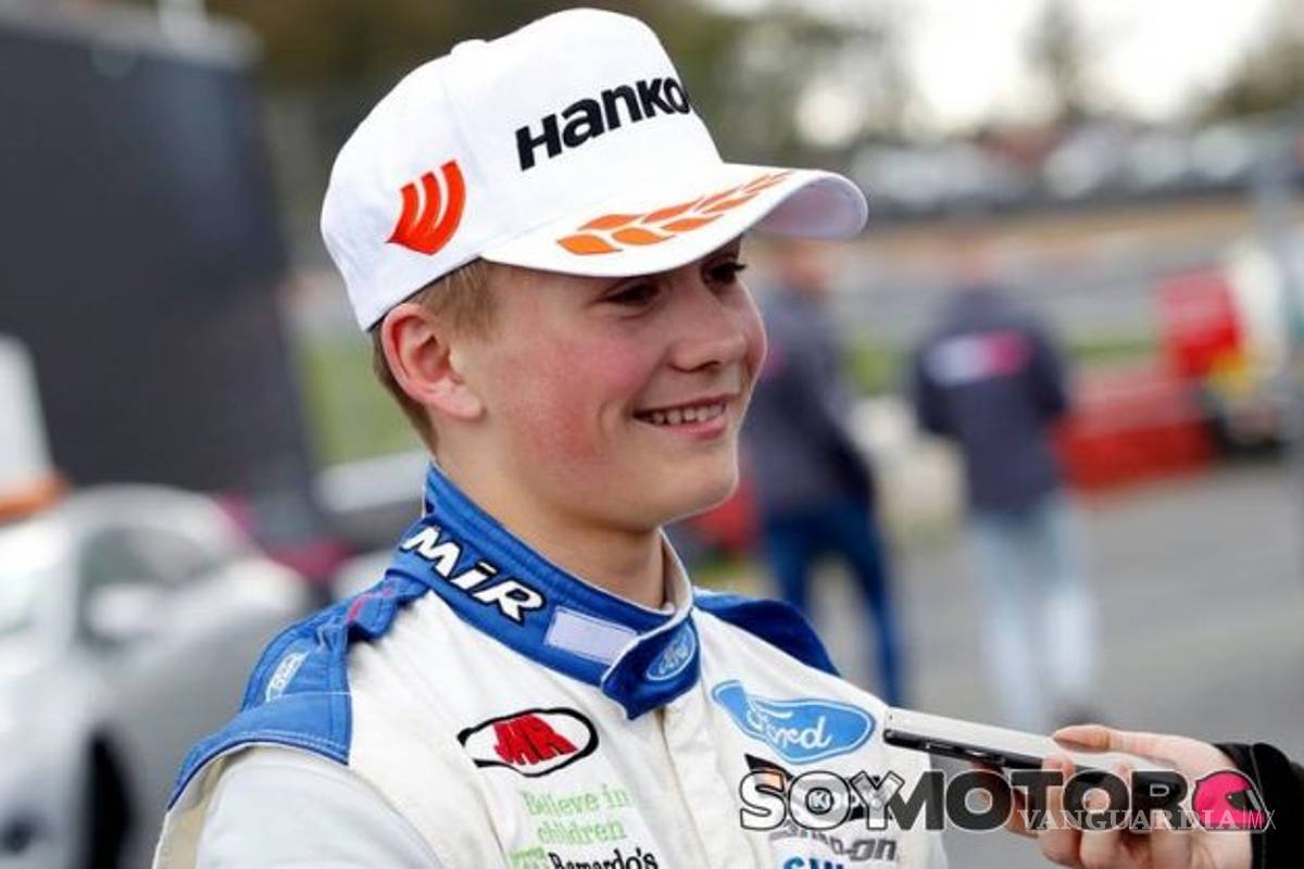 Piloto de 17 años de Fórmula 4 pierde ambas piernas tras chocar