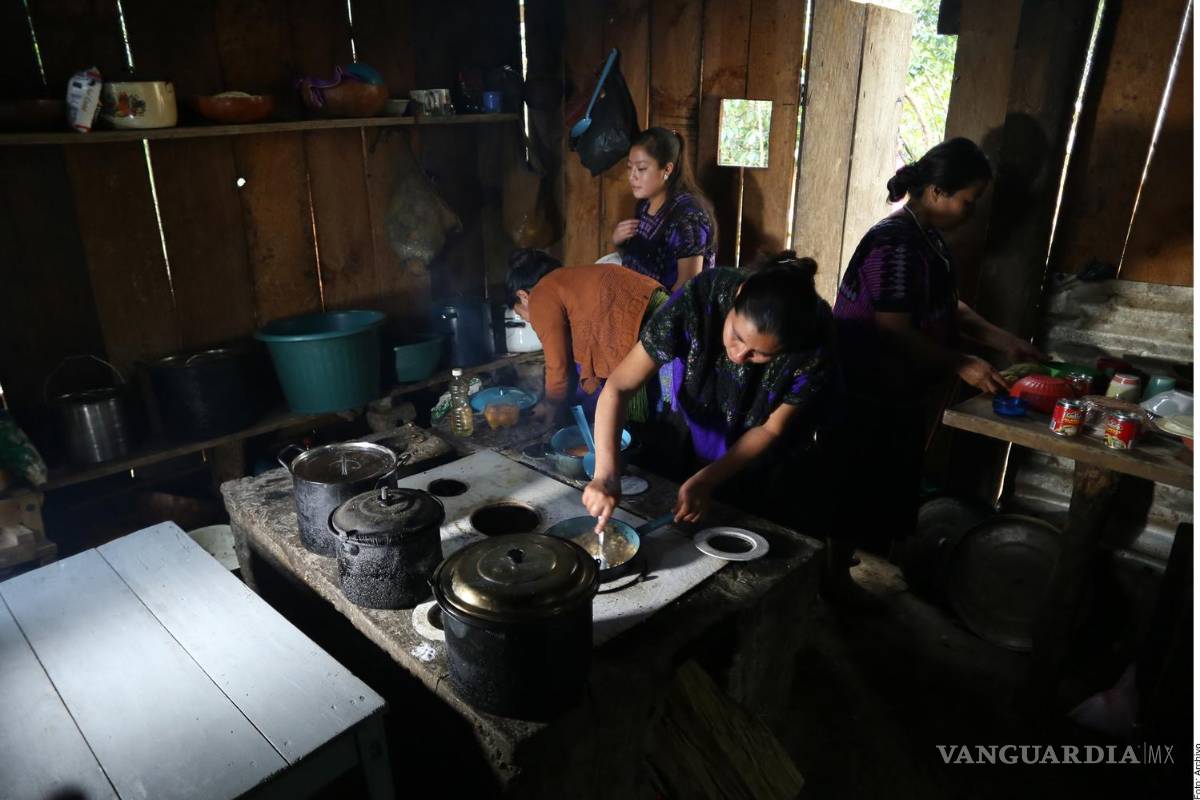 Disminuye la pobreza, pero aumenta la carencia en el sector salud y educativo