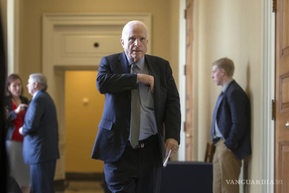 McCain dice que solo un muro no asegura la frontera con México