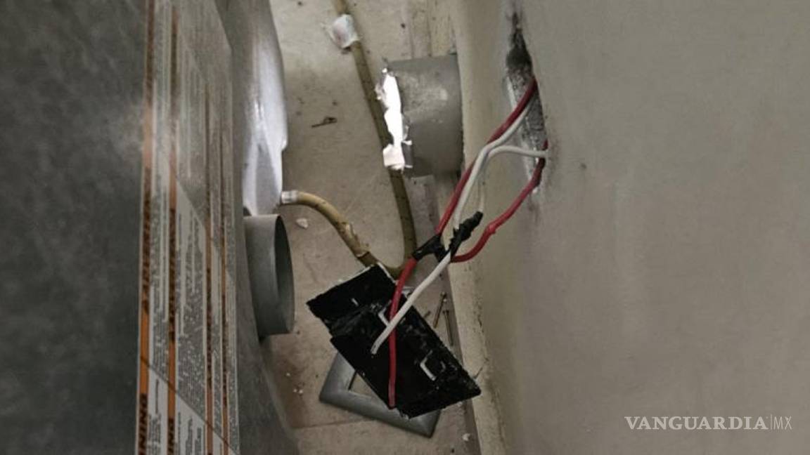 $!La extensión sobrecalentada fue la causa del cortocircuito y el pequeño incendio.