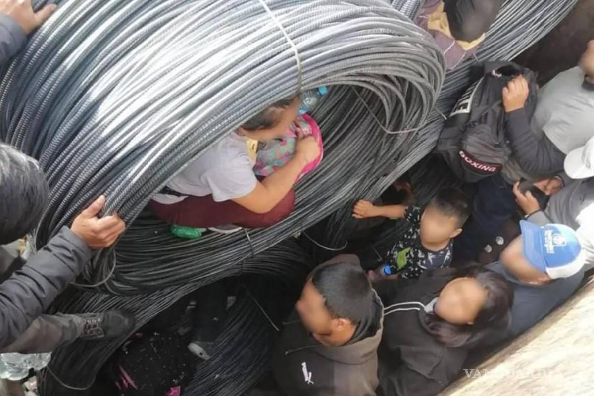 Encuentran a 87 migrantes en rollos de alambre en Sonora