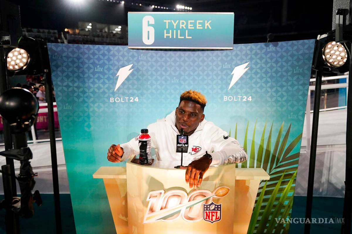 Tyreek Hill afirma que se ríe en la reunión de jugadas porque Patrick Mahomes suena como la Rana René