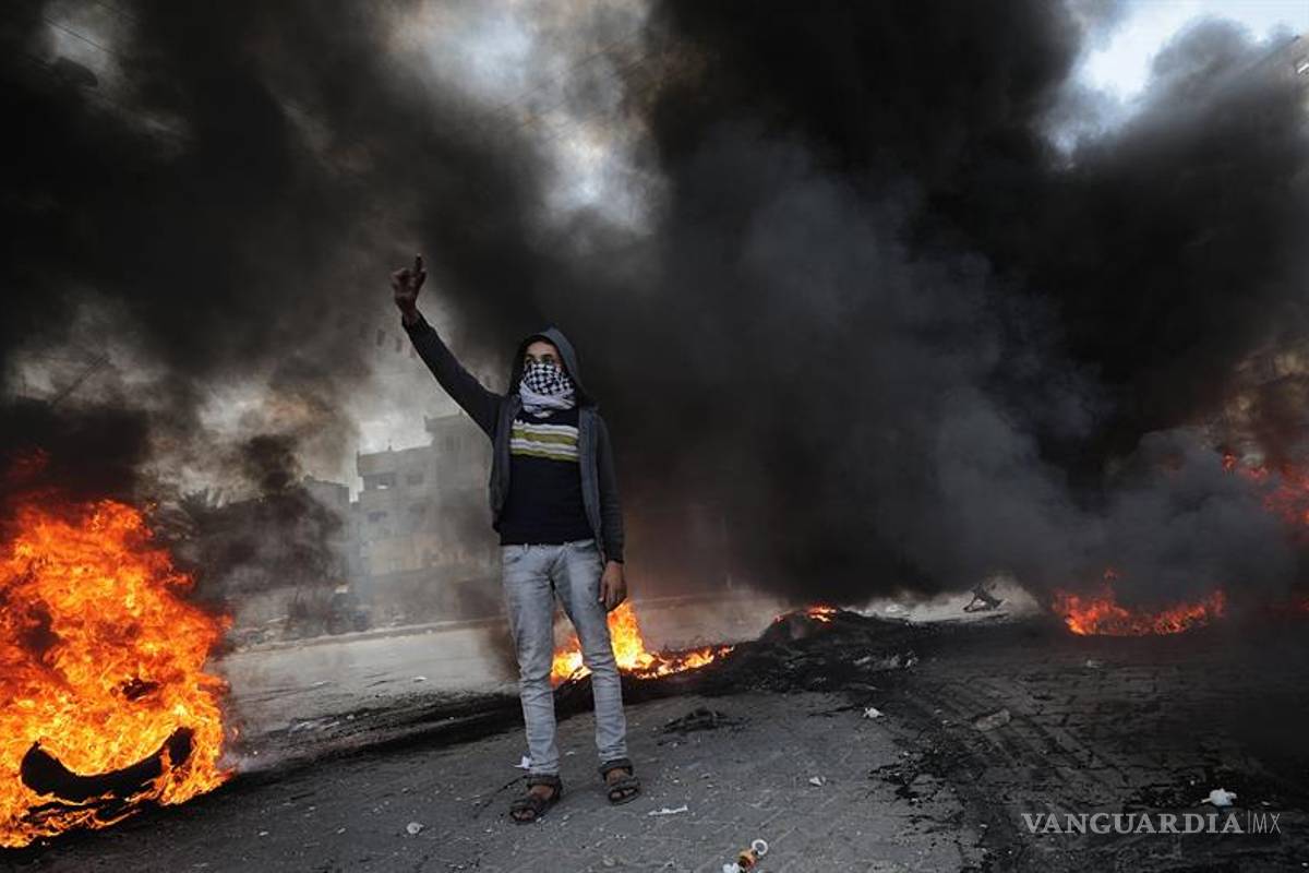 Dos muertos y más de 300 heridos en Día de la Ira contra decisión de Trump