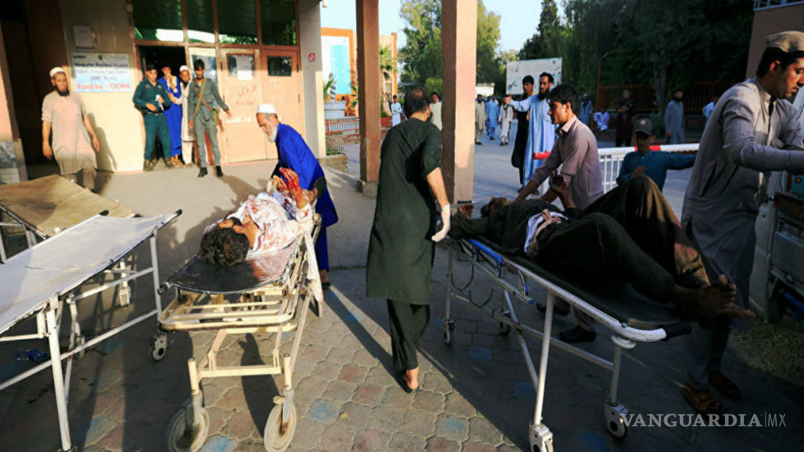 Más de 100 policías y soldados afganos mueren en ataques talibanes
