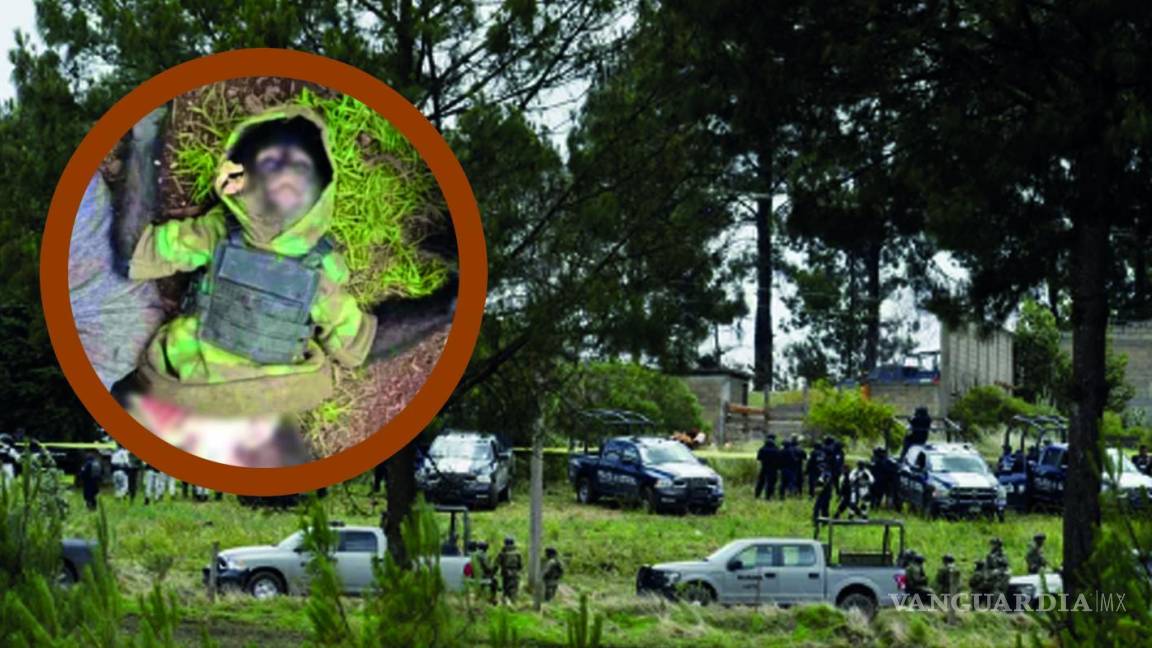 ¿Mono sicario?... encuentran ejecutado a changuito vestido como narco durante enfrentamiento con La Familia Michoacana