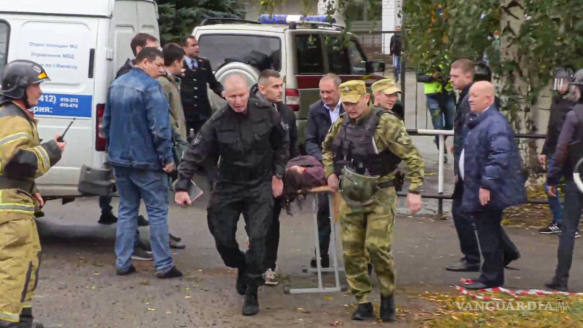 Hombre armado entra a una escuela y mata a 15 personas en Rusia