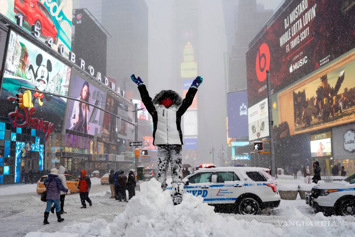 Prohíben tráfico de vehículos en Nueva York por tormenta