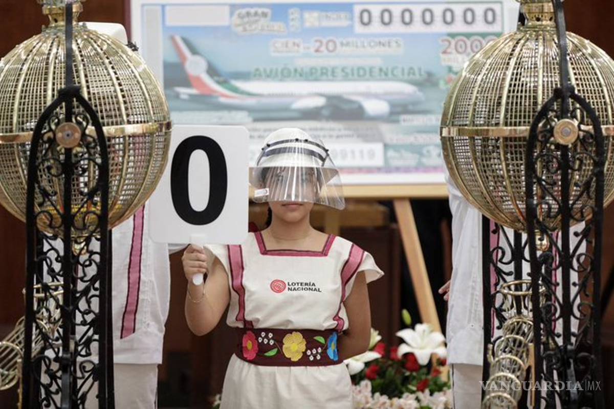 Atención médica es una lotería en México, rifa de avión lo demuestra: FT