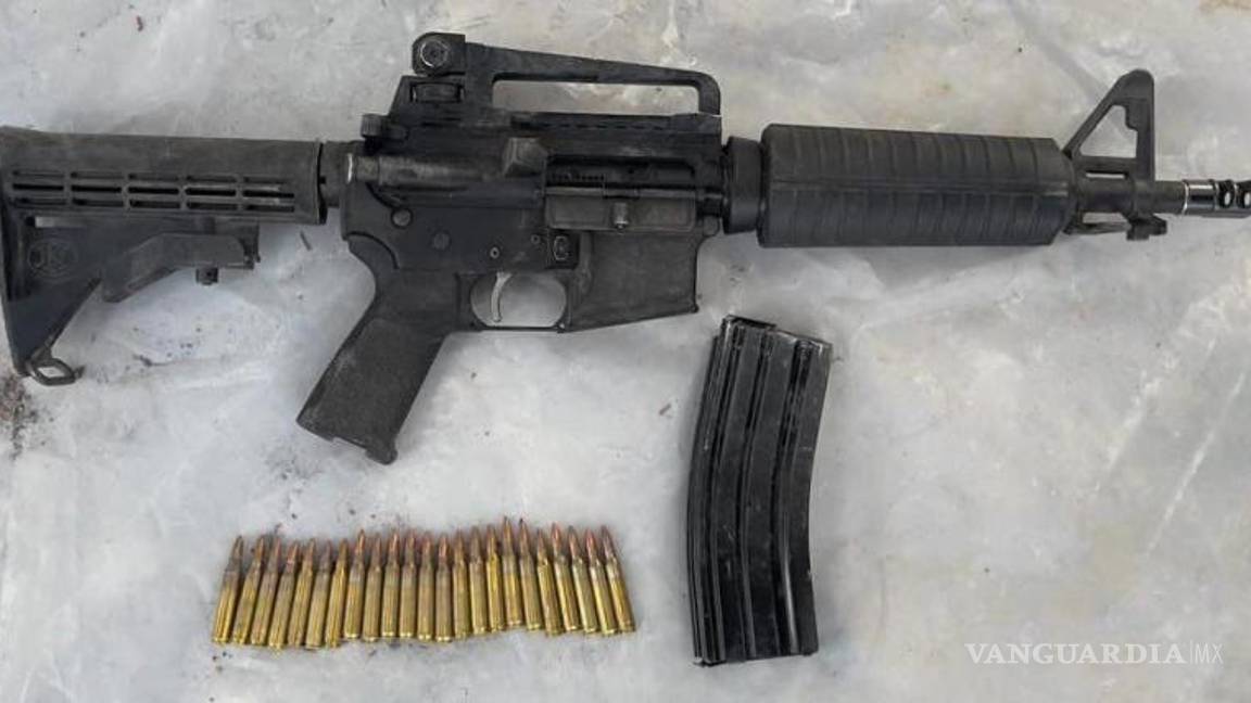 $!A los presuntos se les decomisó una arma larga de uso exclusivo del Ejército