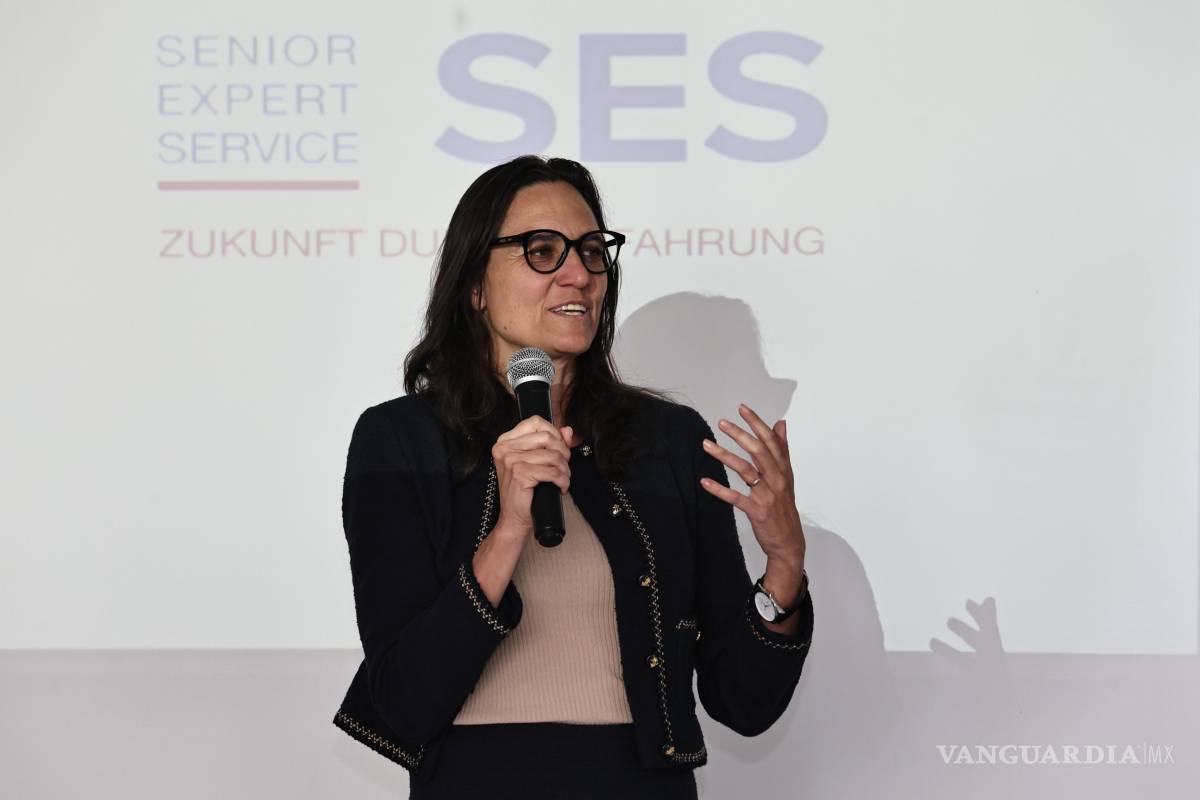 $!Cooperación Binacional: Cristina Zametzer, de la Embajada de Alemania en México, junto a Volker Lehr (SES), durante su visita a Saltillo para evaluar proyectos de cooperación.