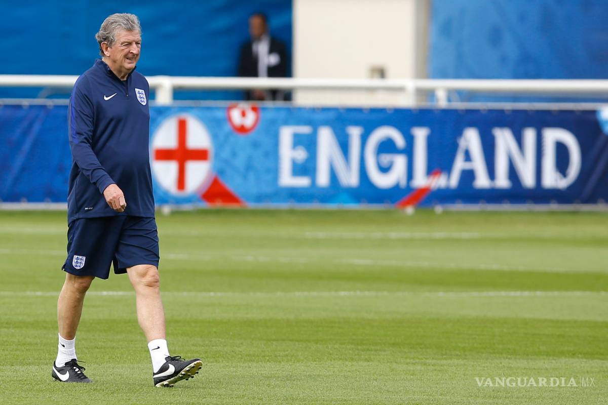 Hodgson y Rooney piden mejor conducta a aficionados ingleses