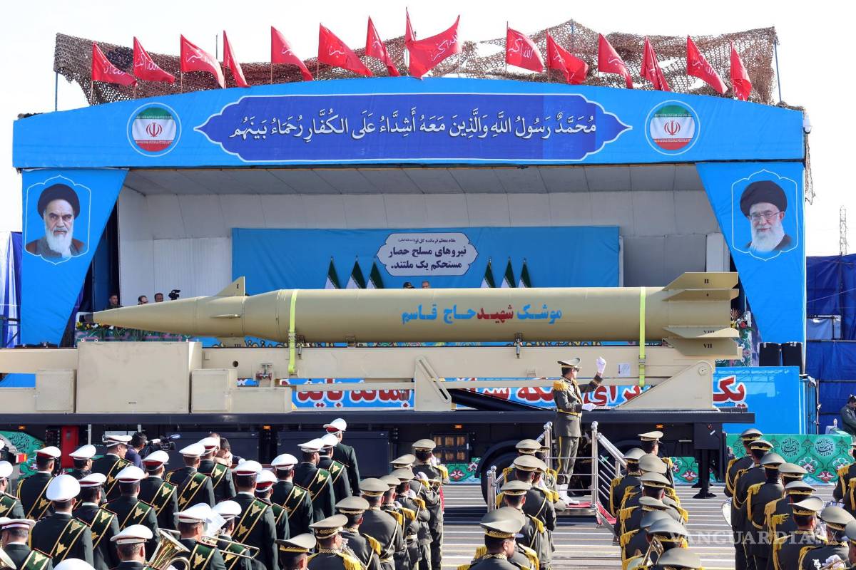 Irán presenta un nuevo misil de largo alcance y varios drones en medio de la escalada en Medio Oriente